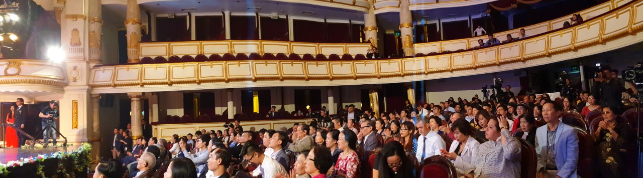 The Award Ceremony was held in Hanoi Opera House and was broadcasted live on VTV2